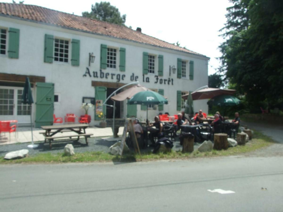 L'Auberge De La Foret Mervent Exterior photo